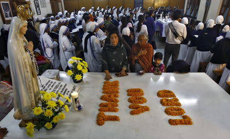 Women pray at Mother Teresa's tomb after attending a special mass service in Kolkata, India, December 18, 2015. REUTERS/Rupak De Chowdhuri