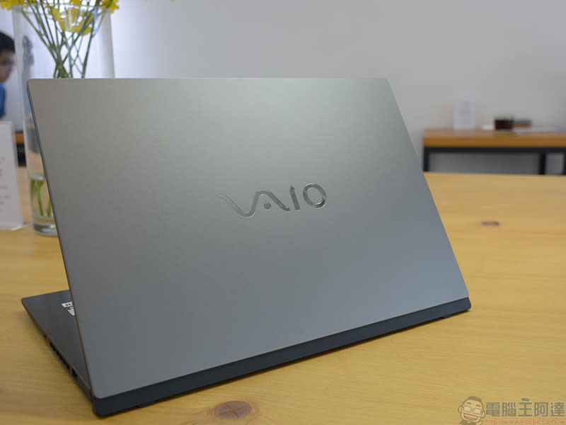 VAIO S13 特仕升級版與 VAIO SE14 青春版動手玩