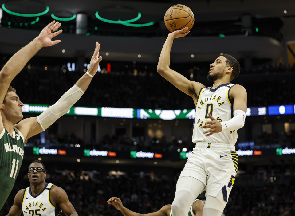 Indiana Pacers' Tyrese Haliburton (0) drives against the Milwaukee Bucks during the first half of an NBA basketball game, Monday, Jan. 1, 2024, in Milwaukee. (AP Photo/Jeffrey Phelps)