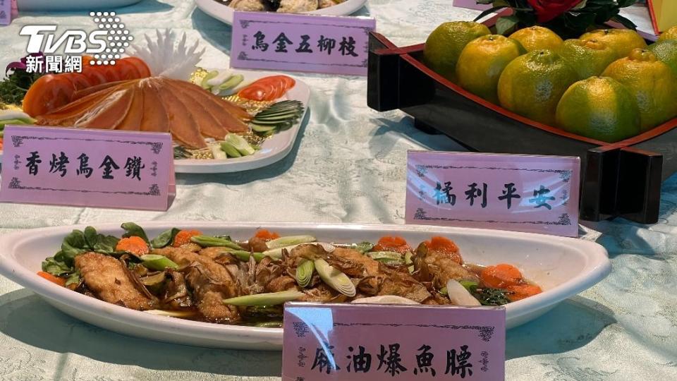 每年烏魚子大餐都吸引民眾搶報名。（圖／TVBS）