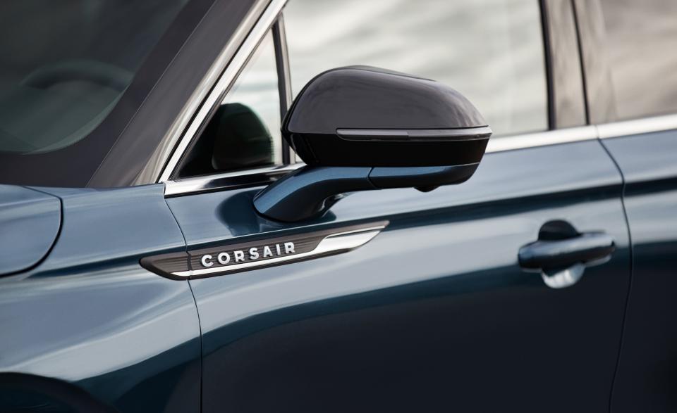 View Photos of the All-New 2020 Lincoln Corsair