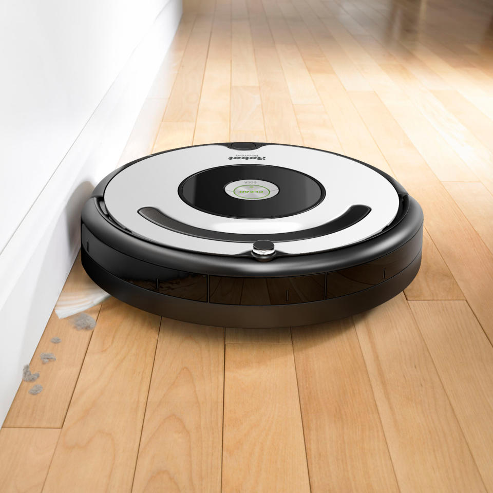 iRobot Roomba 670 Robot Vacuum. (Photo: Walmart)