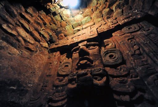 Una máscara esculpida en el templo de Rosalía en Copán, unos 400 km al oeste de Tegucigalpa