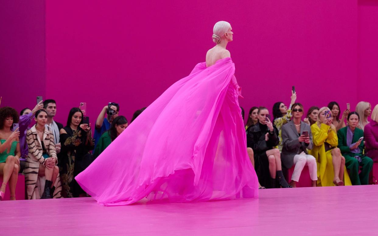 Kristen McMenamy walks the runway during the Valentino Womenswear Fall/Winter 2022-2023 show - Peter White