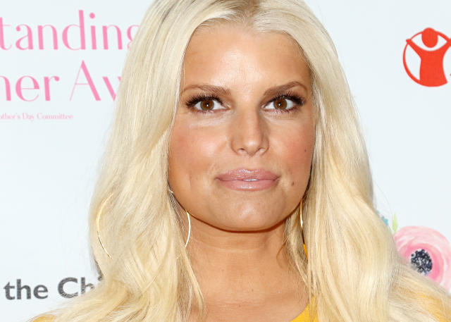 Pregnant Jessica Simpson Shares Photo Of Swollen Feet On Instagram
