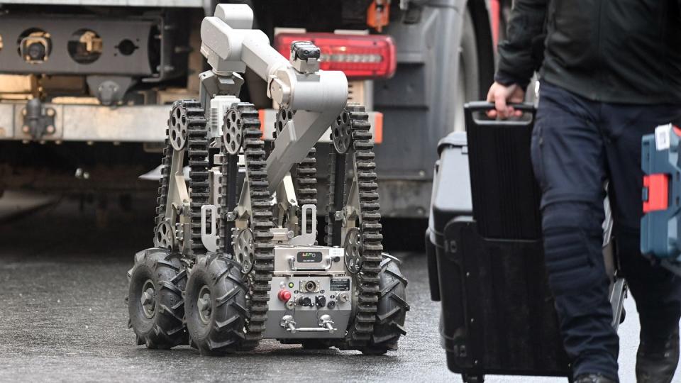 Technisches Equipment bei der Arbeit. (Bild: dpa)