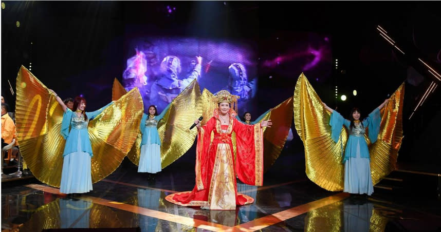 中視《超級華人風雲大賞》特別邀來八點檔女王金佩姍表演「經典戲劇主題歌曲」。（圖／三立提供）