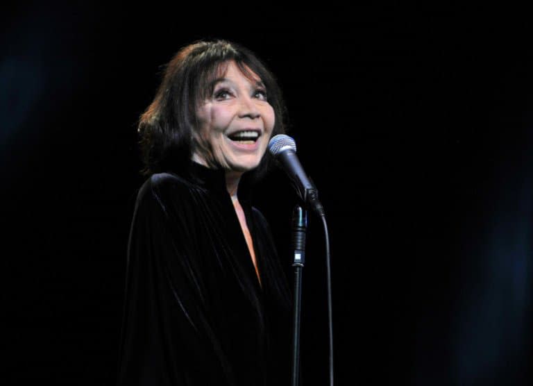 Juliette Greco sur scène lors de l'ouverture de la 39e édition du Printemps de Bourges le 24 avril 2015 à Bourges - GUILLAUME SOUVANT © 2019 AFP