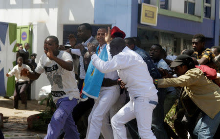 Democratic Republic of Congo's opposition Presidential candidate Moise Katumbi and his supporters react as riot police fire teargas canisters at them as they walk to the prosecutor's office over government allegations he hired mercenaries in a plot against the state, in Lubumbashi, the capital of Katanga province of the Democratic Republic of Congo, May 13, 2016. REUTERS/Kenny Katombe