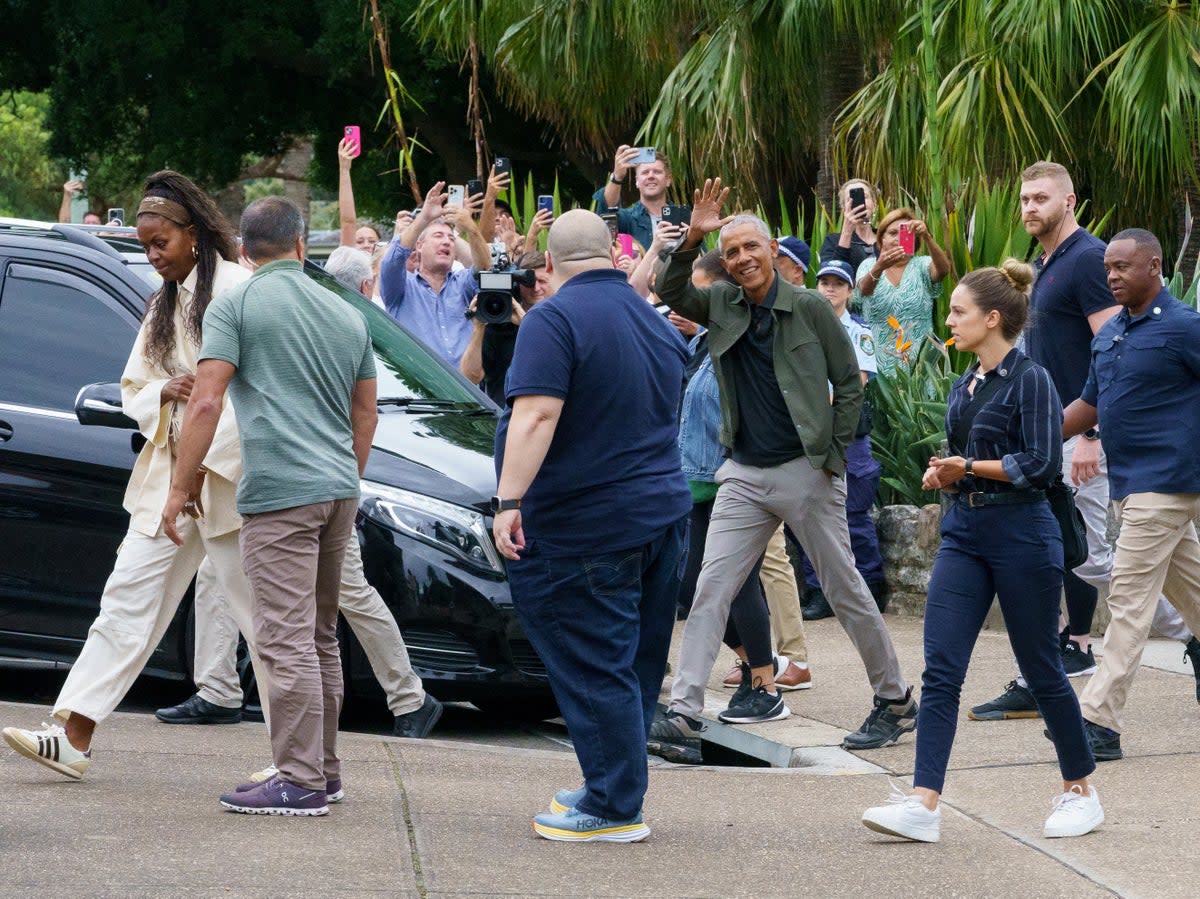 Former US President Barack Obama (C) waves to onlookers after leaving the Bathers Pavilion in Balmoral, Sydney, Australia, 27 March 2023. The 44th president of the United States is in Australia on a speaking tour.  EPA/MICHELLE HAYWOOD AUSTRALIA AND NEW ZEALAND OUT (EPA)
