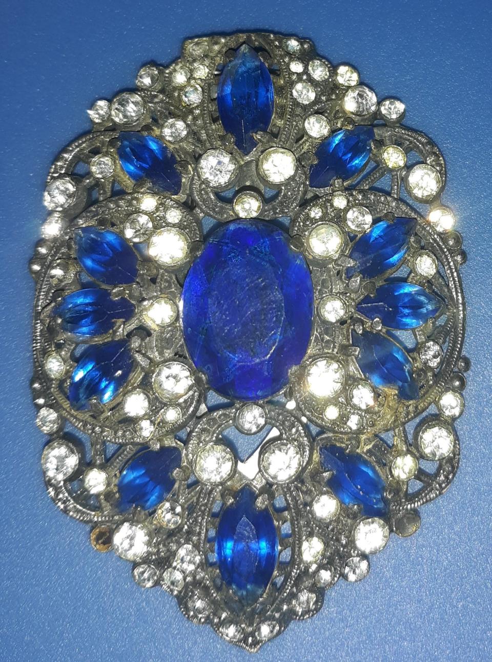 Blue and colorless clear set gemstones and pearls suggest winter in brooches.