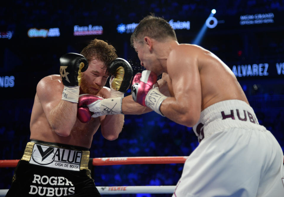 El púgil kazajo en la segunda pelea contra Saúl Álvarez. El mexicano se llevó el combate por decisión mayoritaría. (Joe Camporeale-USA TODAY Sports)