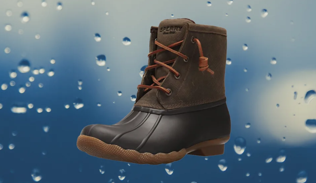 Save big on some snow-ready boots. (Photo: Amazon)