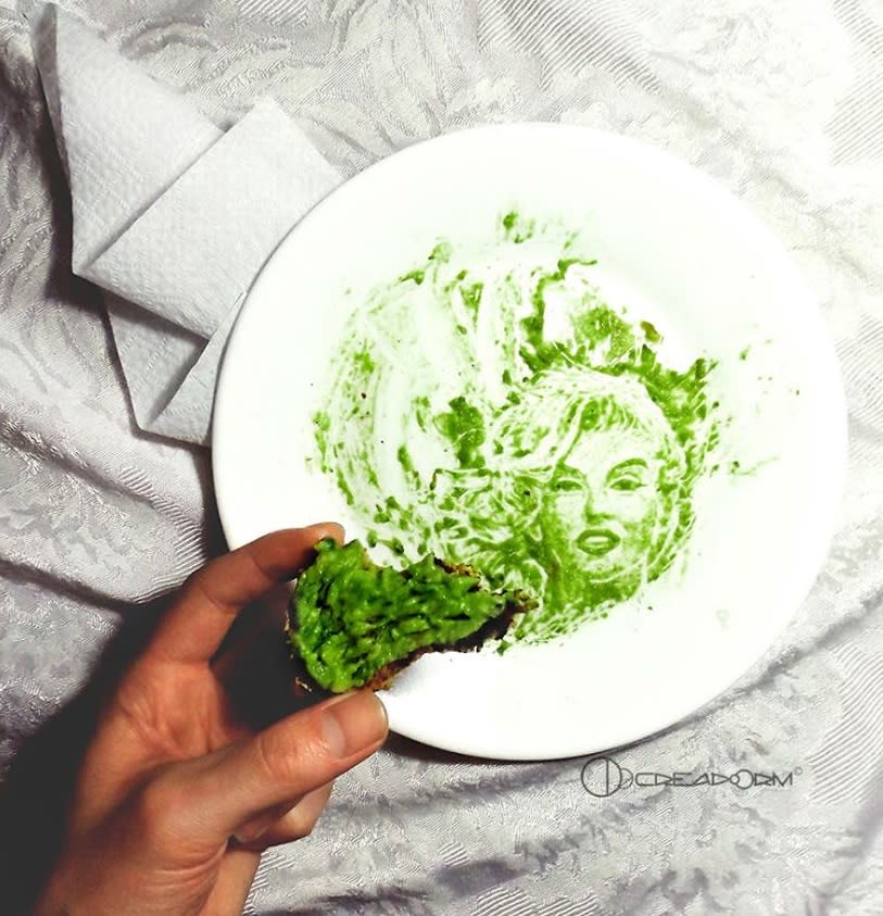 Marilyn Monroe. Utilizando como lienzo un plato de comida y como pintura un aguacate (fruta conocida en otros países como palta o avocado) este artista chileno ha demostrado que es posible crear una obra de arte y minutos después ¡desayunarla! 