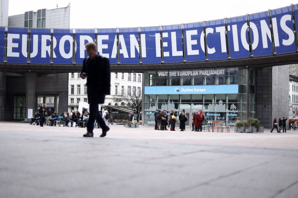 Photo prise à Bruxelles, devant le Parlement euroépen le 21 février 2024. 