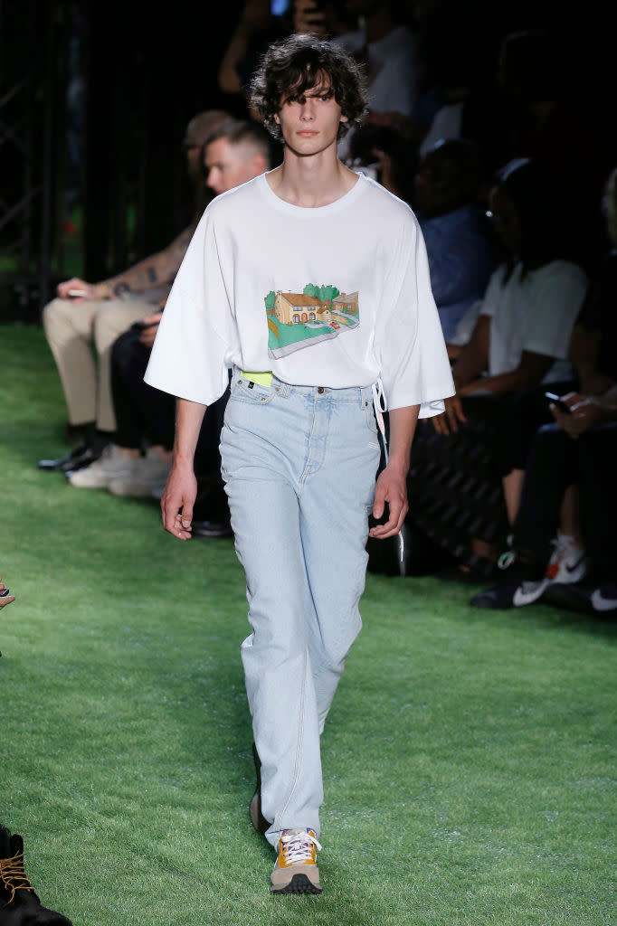 <p>Model wears white T-shirt with <em>The Simpsons</em> house with lightwashed jeans at the Spring 2019 Off-White men’s show in Paris. (Photo: Getty Images) </p>