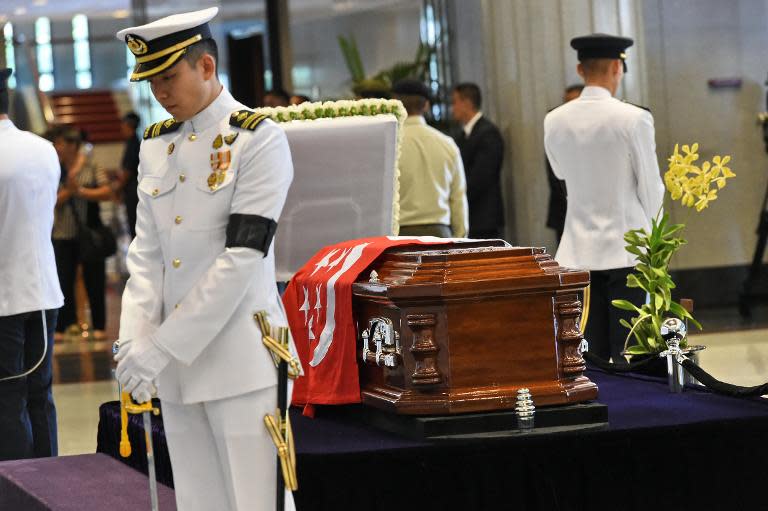 The body of Singapore's ex-premier Lee Kuan Yew lies in state at Parliament House on March 25, 2015