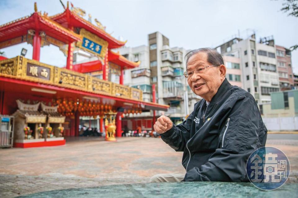 專訪後一週，我們和陳勝宏約在老家附近的海光宮碰面，聽他說起廟的歷史。
