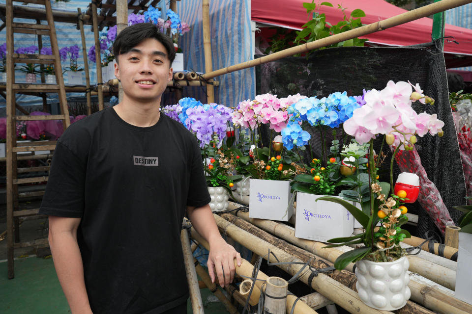 現年26歲的花店負責人利先生表示，今年有乾貨帶動人流，銷情也向好。