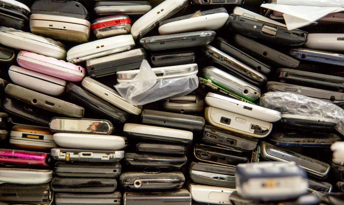 will pay you in gift cards to recycle your old electronics. Here's  the secret