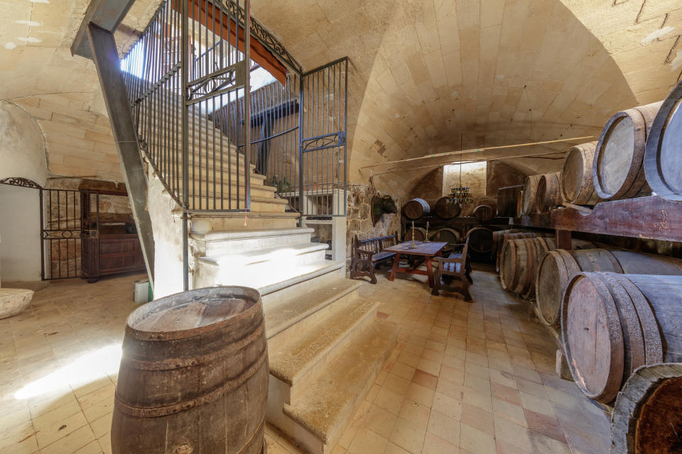 En la bodega hay almacenados vinos añejos producidos en la propiedad (Engel Volkers).