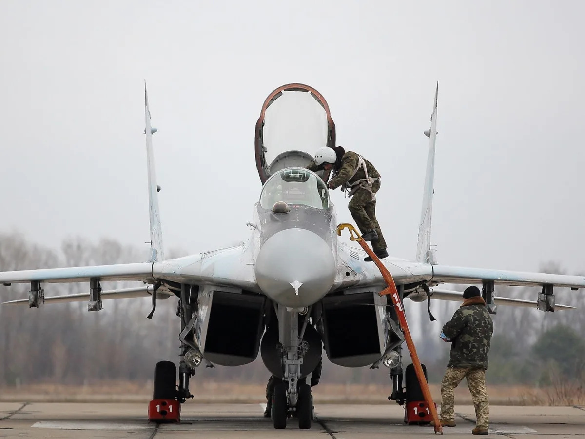 Neither Moscow nor Kyiv can control Ukraine's skies. These are the jets they're ..