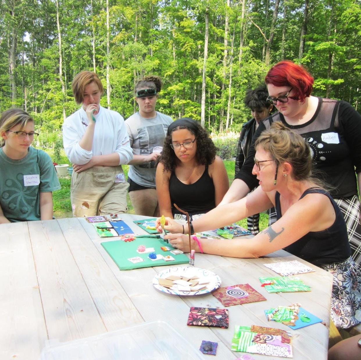 Teaching Artist Meghan Samson works with AIR teens at Bedrock Gardens in Lee