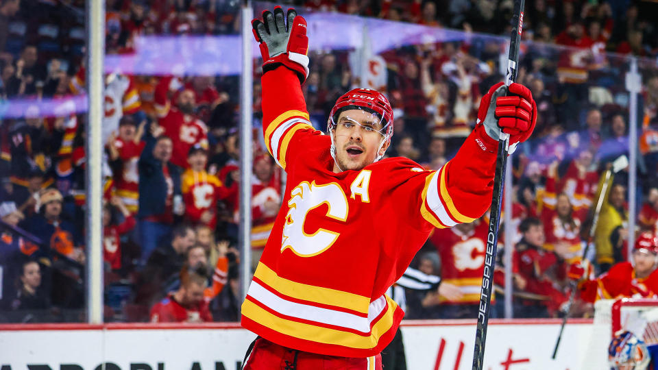 Calgary Flames center Mikael Backlund is worth a look as fantasy hockey seasons draw closer to the playoffs. (Mandatory Credit: Sergei Belski-USA TODAY Sports)