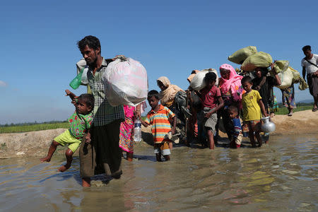 Rohingya refugees walk towards a refugee camp after crossing the border in Anjuman Para near Cox's Bazar, Bangladesh, November 19, 2017. REUTERS/Mohammad Ponir Hossain