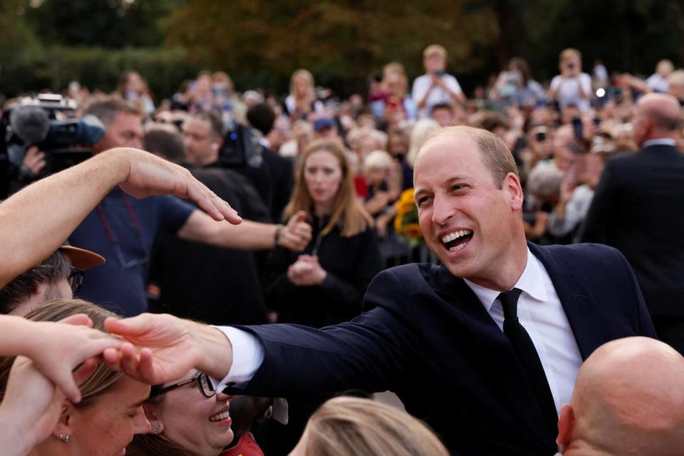 El príncipe William es ahora el heredero al trono tras la muerte de la reina (REUTERS)