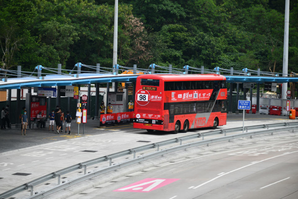 兩條巴士路線均會途經將軍澳隧道轉車站，可轉乘98線，前往清水灣半島、百勝角、日出康城、將軍澳工業邨等。資料圖片
