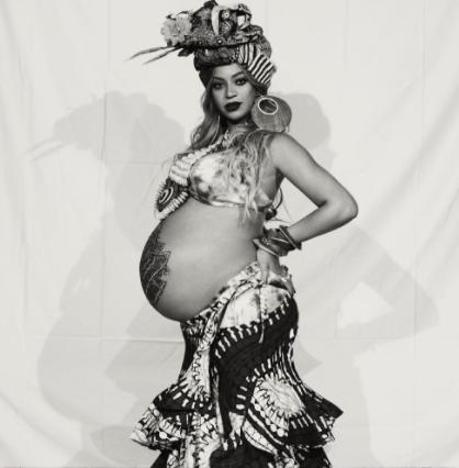Pregnant Beyoncé goes bare at push party