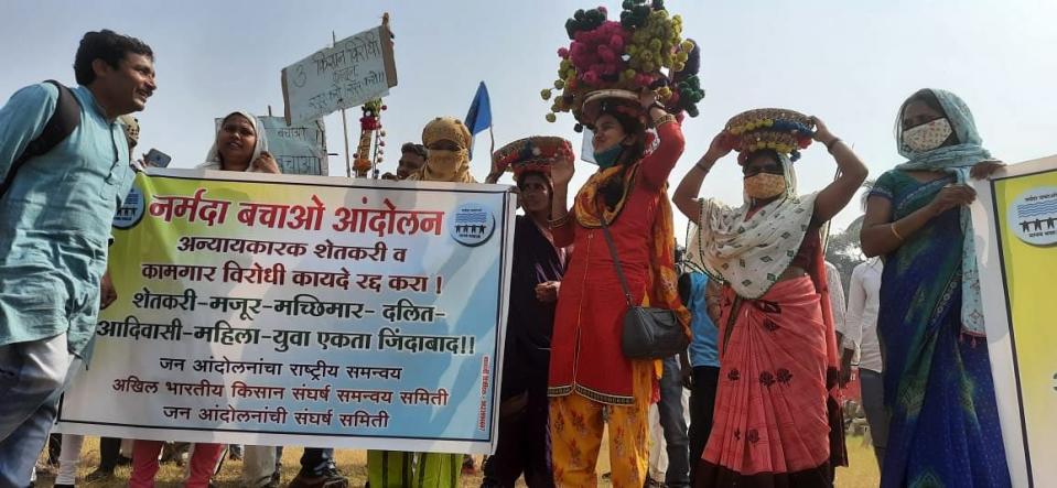 Farmers from 21 districts of Maharashtra made their way to Mumbai on Monday to protest against the Centre’s three new contentious agricultural laws.