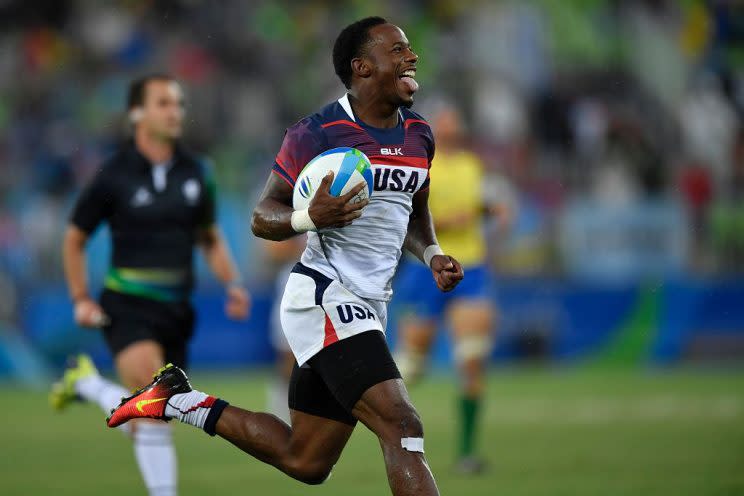 USA's Carlin Isles scores a try in the mens rugby sevens match between USA and Brazil during the Rio 2016 Olympic Games at Deodoro Stadium in Rio de Janeiro on August 10, 2016. / AFP / PHILIPPE LOPEZ (Photo credit should read PHILIPPE LOPEZ/AFP/Getty Images)