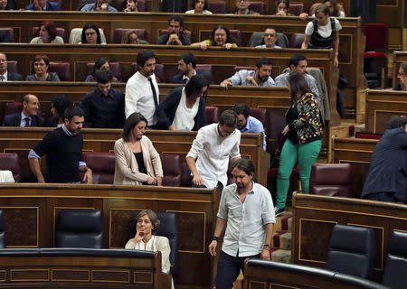 Podemos' leader Pablo Iglesias and his fellow deputies leave their seats in protest during the investiture debate at the Parliament in Madrid, Spain October 27, 2016. REUTERS/Sergio Perez