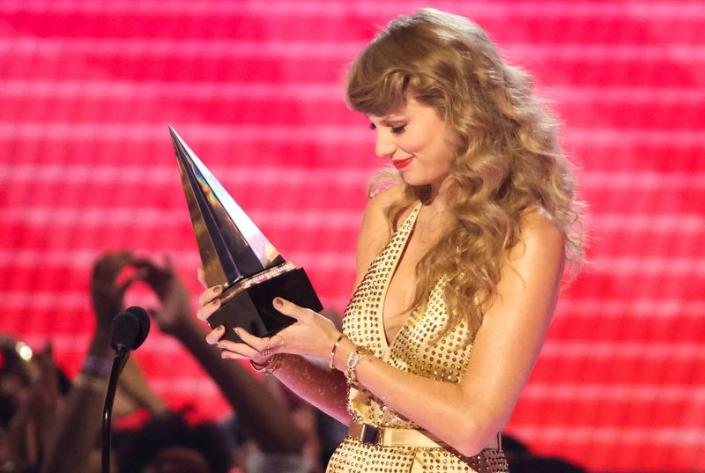 FILE PHOTO: 2022 American Music Awards at the Microsoft Theater in Los Angeles