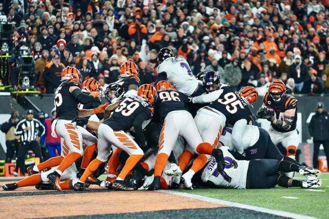 Sam Hubbard Puts the Bengals on Top with a 98-Yard Scoop and Score -  Bleacher Nation