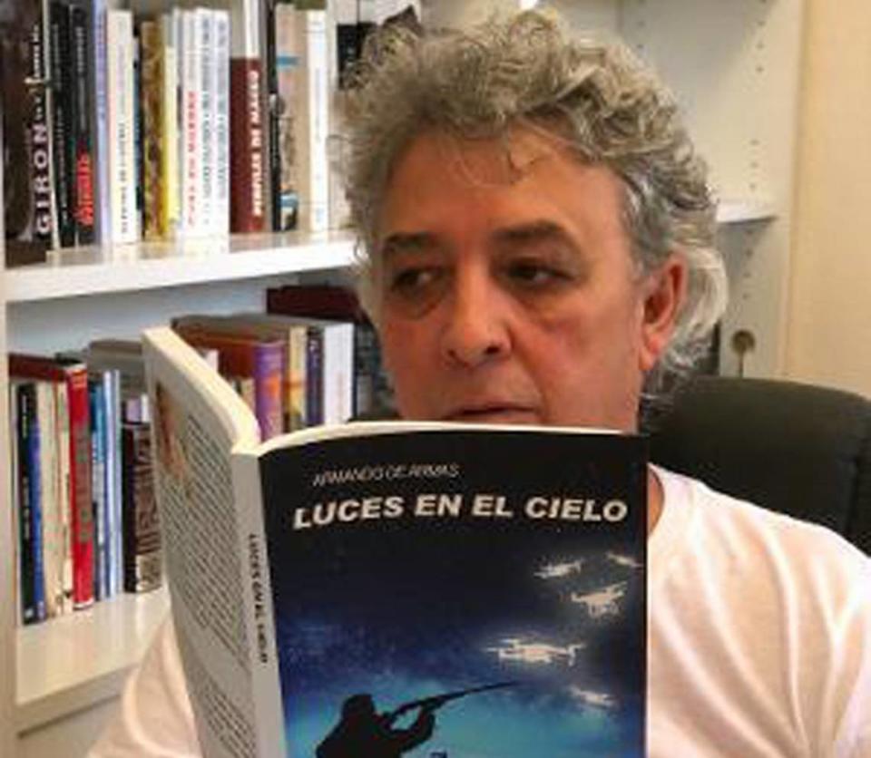 La Otra Esquina de las palabras, con libros de Armando de Armas y Denis Fortún.