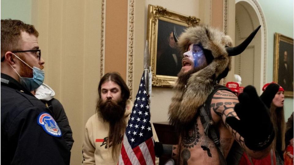 Jake Angeli en el Capitolio