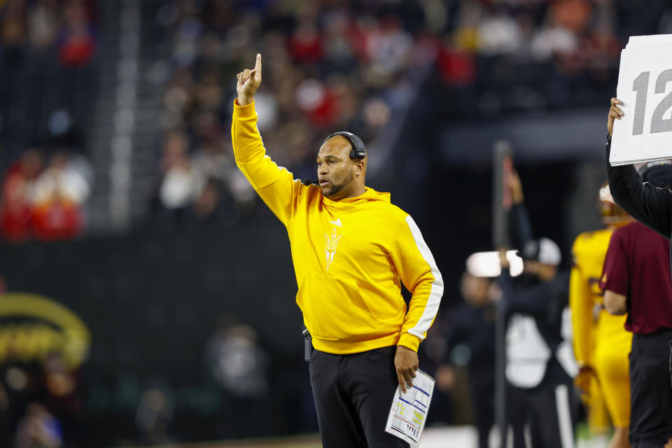 LAS VEGAS, NV - DECEMBER 30: Arizona State Sun Devils defensive coordinator antonio pierce during the SRS Distribution Las Vegas Bowl between the Wisconsin Badgers and the Arizona State Sun Devils on December 30, 2021 at Allegiant Stadium in Las Vegas, NV. (Photo by Jordon Kelly/Icon Sportswire via Getty Images)