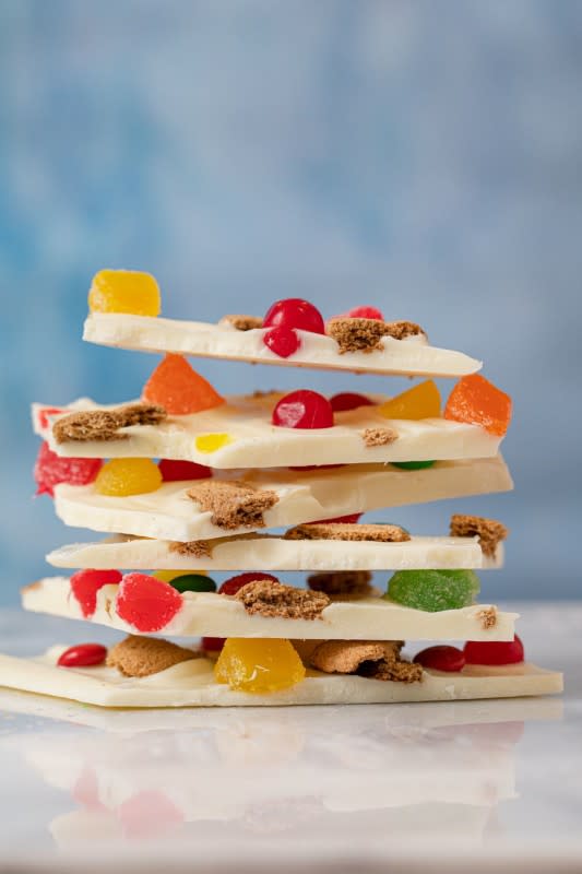 <p>Dinner Then Dessert</p><p>All of your favorite gingerbread house candies in every bite.</p><p><strong>Get the recipe: <a href="https://dinnerthendessert.com/gingerbread-house-candy-bark/" rel="nofollow noopener" target="_blank" data-ylk="slk:Gingerbread House Candy Bark;elm:context_link;itc:0;sec:content-canvas" class="link rapid-noclick-resp">Gingerbread House Candy Bark</a></strong></p>