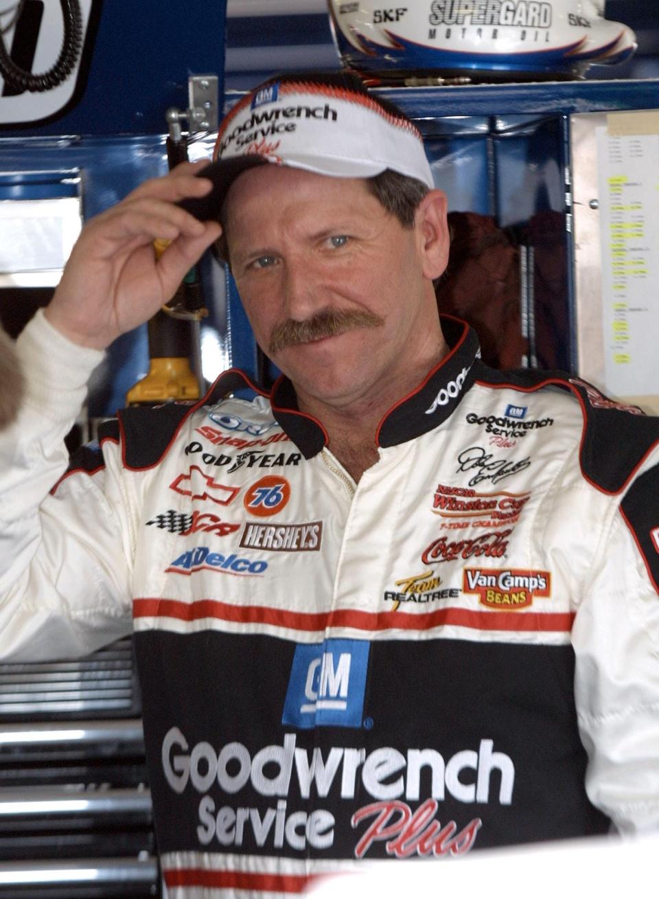 Dale Earnhardt Sr. was killed in a last-lap crash at the 2001 Daytona 500, the first race Mike Joy called as part of a FOX television broadcast.