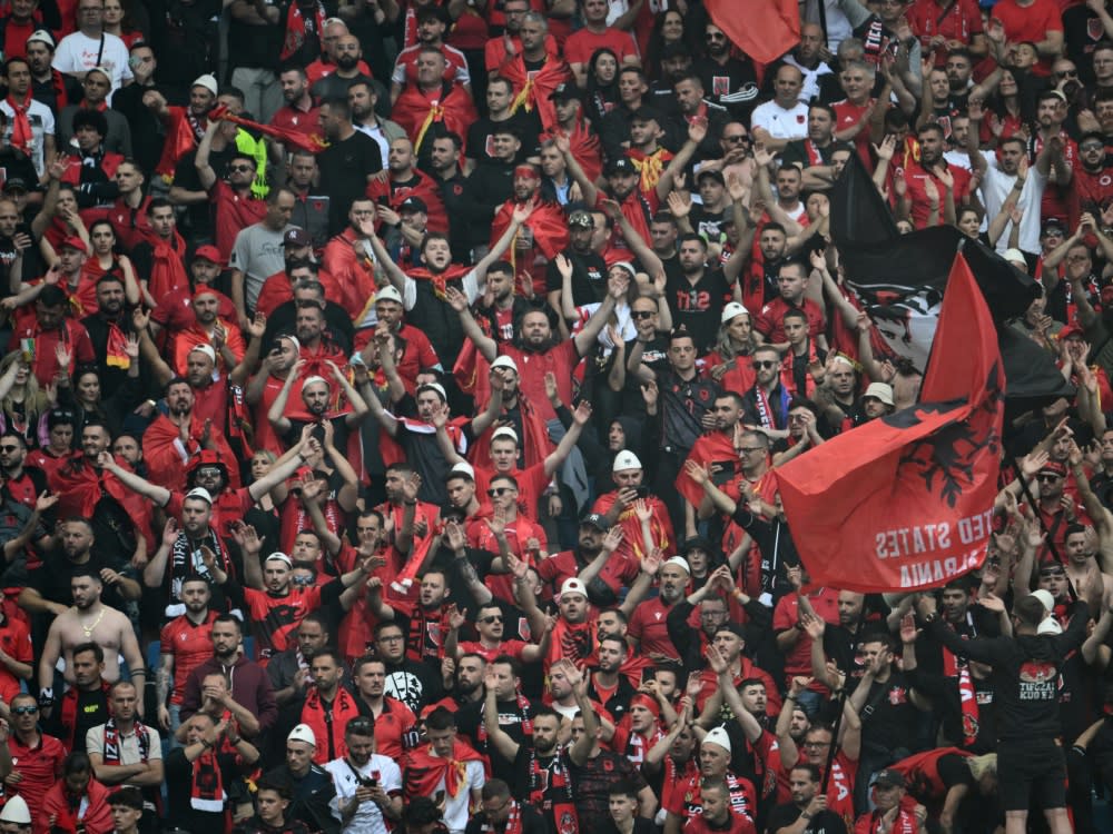 Fehlverhalten albanischer Fans hat Konsequenzen (Christophe SIMON)