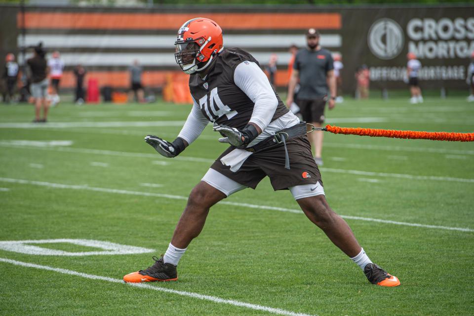 Dawand Jones runs a drill at Browns rookie minicamp in Berea, Friday, May 12, 2023.