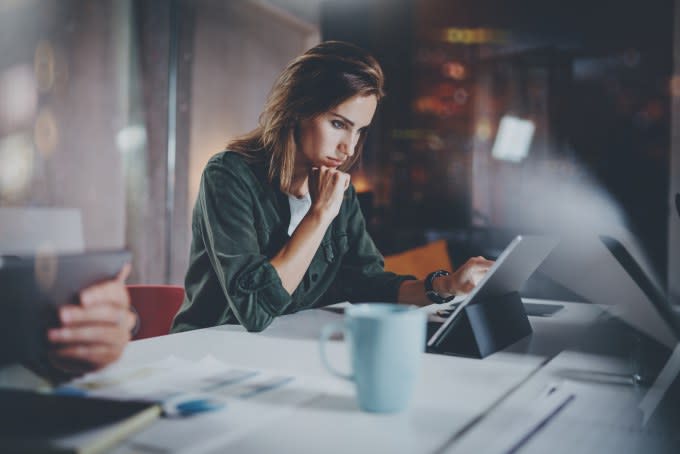 Las personas que trabajan más de 10 horas al día, y que lo hacen un mínimo de 50 días anuales y durante 10 años o más, tienen hasta un 45% más riesgo de sufrir un ictus, especialmente si tienen menos de 50 años. (Foto: Getty)