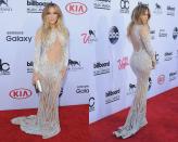 <p><strong>Quand : 17 mai 2015 </strong><br> J.Lo a beau avoir 45 ans, elle était tout simplement magnifique vêtue d’une robe haute couture Charbel Zoe légère qui dévoilait son ventre lors des Billboard Music Awards 2015. <em>(Photos : Getty)</em> </p>