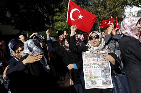 Supporters of Gulen movement shout slogans during a protest outside the Kanalturk and Bugun TV building in Istanbul, Turkey, October 28, 2015. REUTERS/Murad Sezer