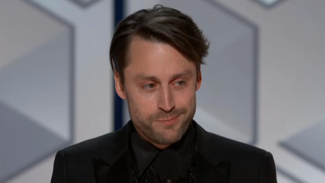  Kieran Culkin accepting award at Golden Globes 2024. 