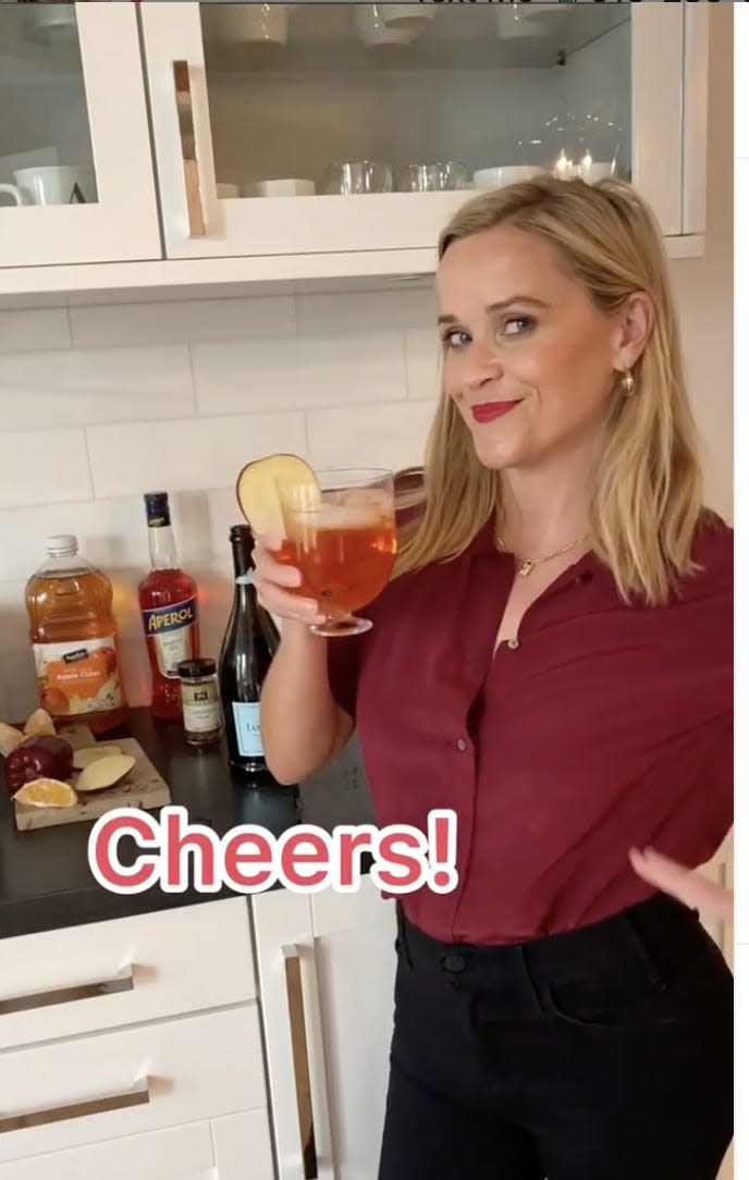 Reese Witherspoon fall cocktail