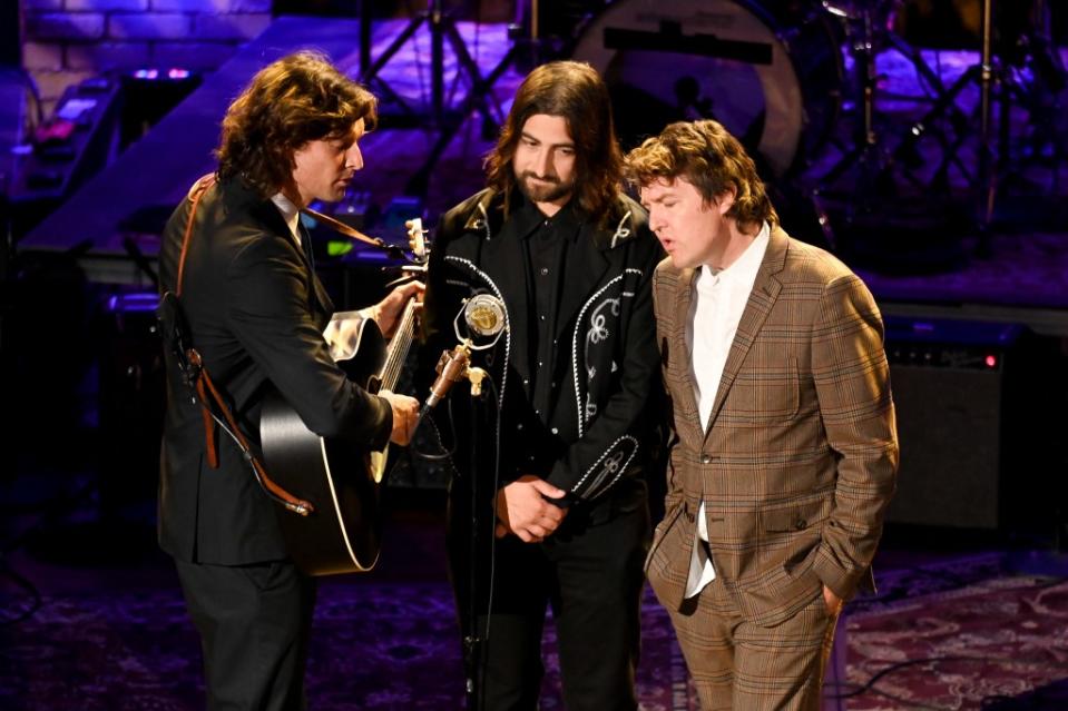 Joey Ryan of The Milk Carton Kids, Noah Kahan and Kenneth Pattengale of The Milk Carton Kids at The Americana Music Association 22nd Annual Honors & Awards Show on September 20, 2023 at the Ryman Auditorium in Nashville, Tennessee.